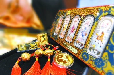 大妈抢黄金 何必压箱底