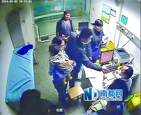 不建议患儿输液 医生遭家属掌掴|医生|护士