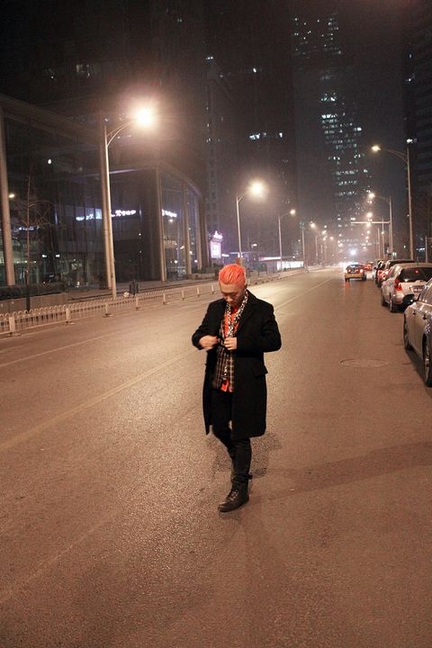 <em>张然聍</em>粉发造型街拍曝光 新歌即将正式发布|情