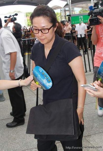 误工费。开车不小心擦到一个人。都把药费什么