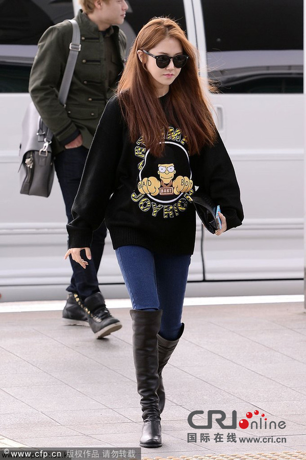 4minute潮装亮相机场 泫雅大玩丝袜诱惑秀美腿