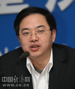 重庆市政府新闻发言人文天平任政法委副书记(