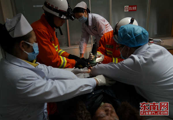 龙岩7旬老人<em>阴茎</em>被钢圈套住 消防客串<em>医生</em>动