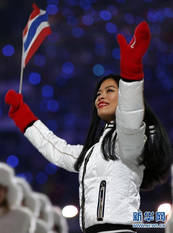 小提琴家陈美冬奥会出赛受追捧 不惧手指伤终