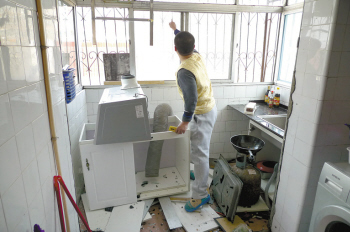 刚装20多天 抽油烟机脱落|洗衣机|面板