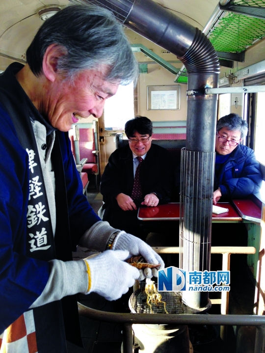 暖炉火车上的烤鱿鱼。