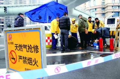 长沙闹市燃气管道泄漏 几百米外闻到煤气味|交