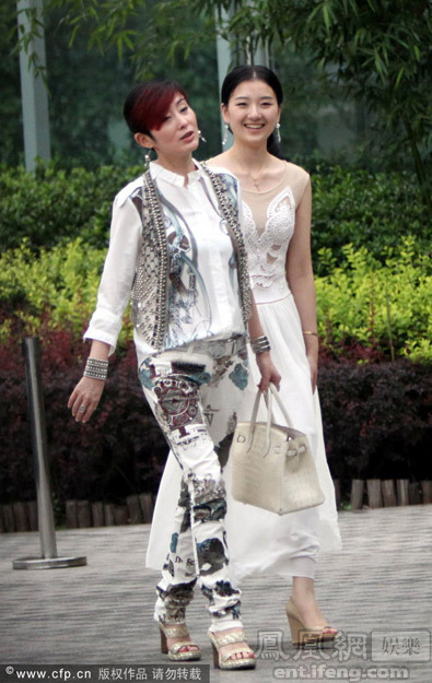 香港女星张敏久未露面现身北京被拍[高清大图