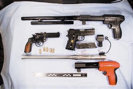 历经11个月侦破涉枪毒品案 缉毒警擒获狡猾毒