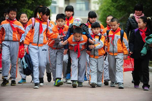 合肥:"向阳花"小队6年帮助困难同学