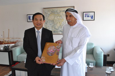 驻迪拜总领事唐卫斌会见迪拜经济委员会主席|