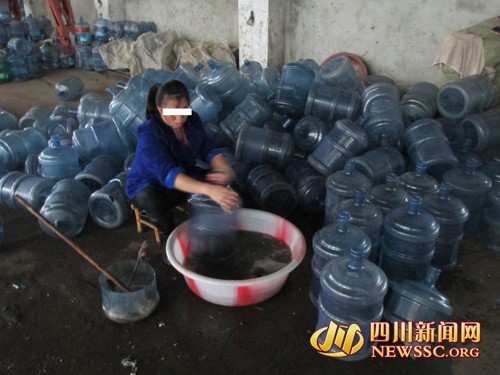 丹棱一塑料厂生产4万余劣质饮水桶销往成都等
