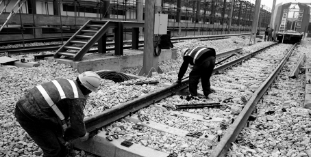 深圳地铁发生列车脱轨事件 出租车司机闻讯揽客[组图]