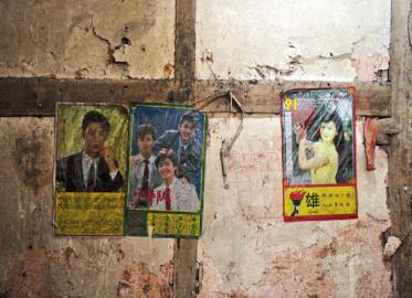 老宅多年无人住，墙上还挂着1991年的日历。