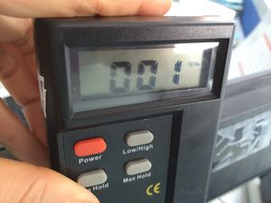 　　电脑显示器（正面）：