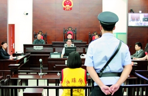 被告人在海珠法院听审。信息时报记者 叶伟报 摄