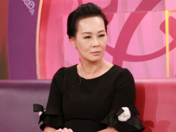 台湾女艺人爆家丑 为争遗产与家人闹上法庭|布