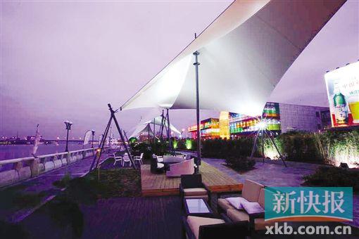 ■江边餐位是琶醍的一大特色。(受访者供图)