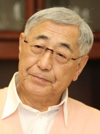 日本著名作家渡边淳一。