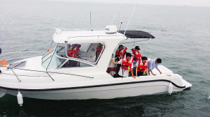 我省首艘入CCS级游艇在洋浦下水试航|宋国强