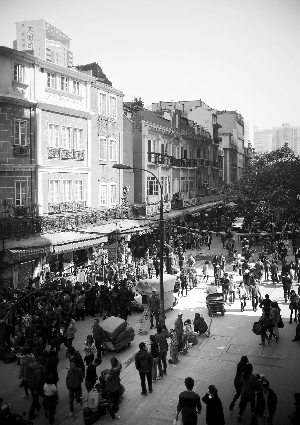 十三行目前已成为著名的服装批发市场。(资料图片) 信息时报记者 徐敏 实习生 梁钜聪 摄