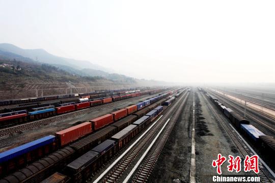 重庆铁路枢纽内客外货大货运格局雏形初显|重