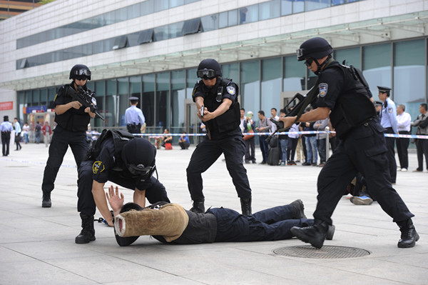 南京警方举行反暴恐实战演练|民警|特警