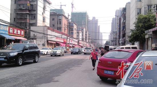 　　陇海路至汝河路段的勤劳街是这个样子