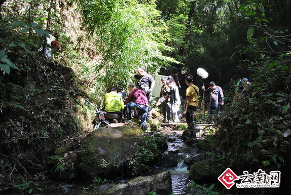 轻喜剧《荒岛100天》在云南沧源南滚河国家公