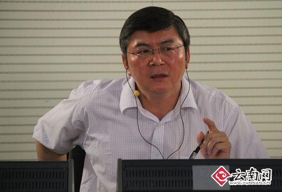 云南省卫生厅厅长张笑春作客“金色热线”