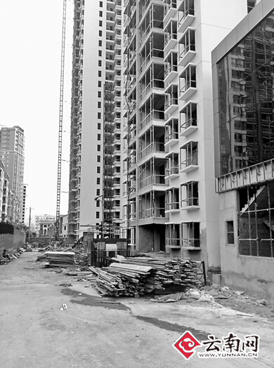 昆明宜良一小区还在建 商铺房产证就已到手|房