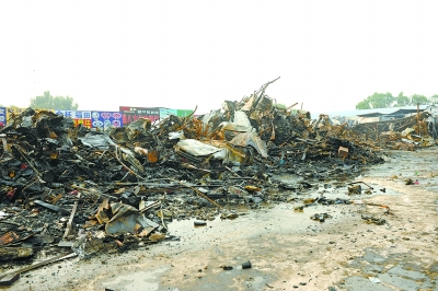 东坝汽配城着大火 废铜烂铁堆成了山|大火|易燃