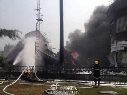 南京扬子石化爆炸起火 无人员伤亡无水体污染