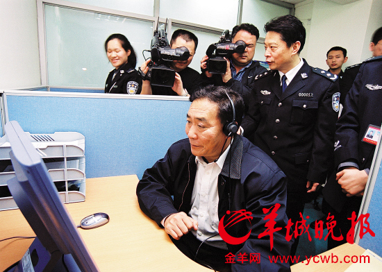 梁国聚调研民警心理咨询电话系统