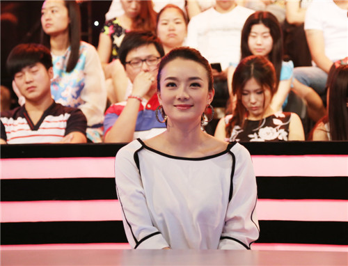 穿警服的那些女孩 亮相上视节 李梅可偷闲玩鉴