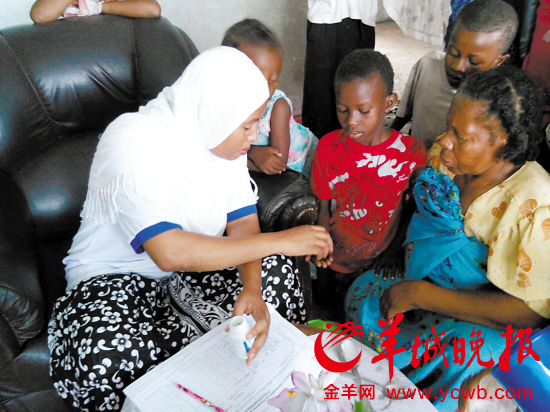 抗疟员逐户派发药品监督服药 受访者供图