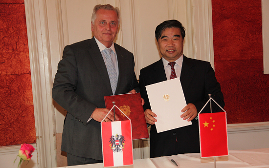 民政部副部长窦玉沛率团访问奥地利、英国|儿