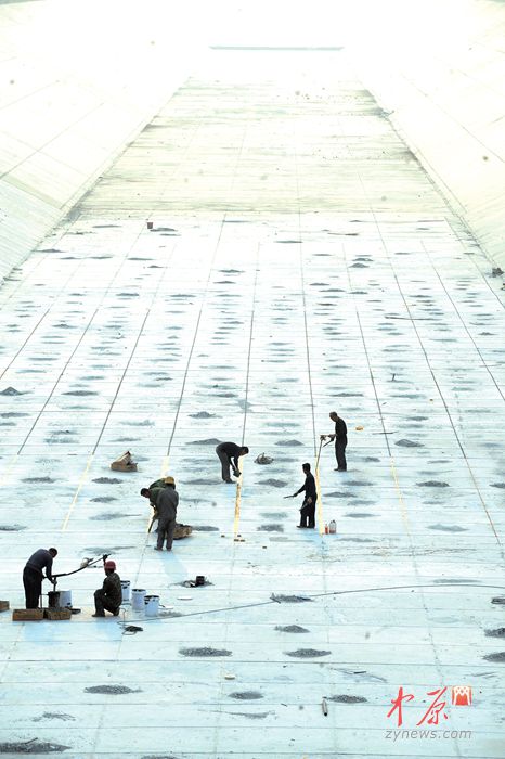 一天到晚有500万吨到700万吨水通过焦作市区,施工技术和质量控制极为严格。