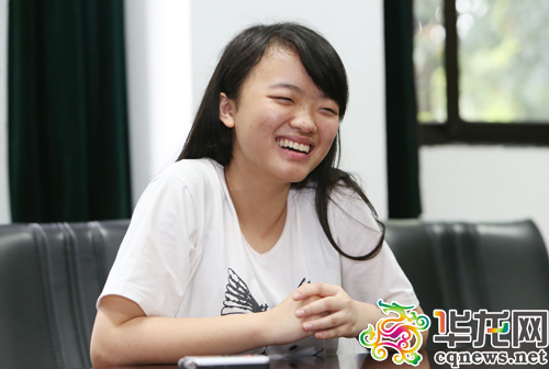 胡嘉讲述自己平时的学习技巧和经验。 记者 李文科 摄