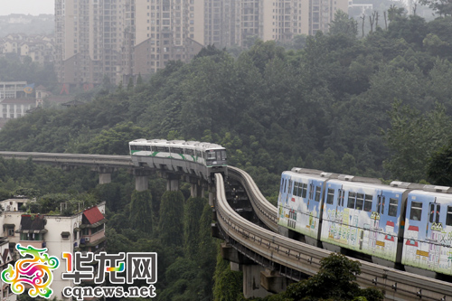 轨道弯急不安全?官方:科学设计确保行车安全|重