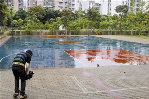 益田村篮球场 一年内3次翻拆?|草坪|足球