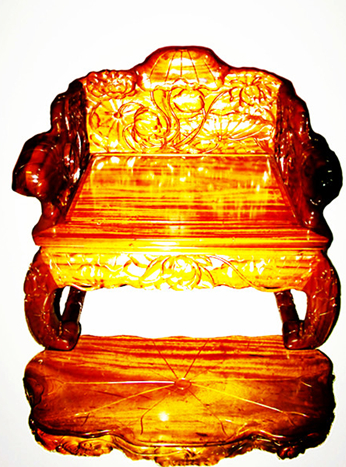 　　（北京东方神木文化交流中心乌木金丝楠藏品“莲花宝座”）