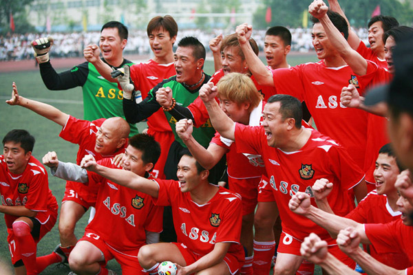 揭香港明星队主力球员 逗趣外号曝光球技(图)|