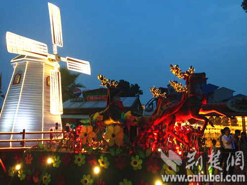 全民狂欢嗨翻夜场 武汉欢乐谷啤酒狂欢节盛大