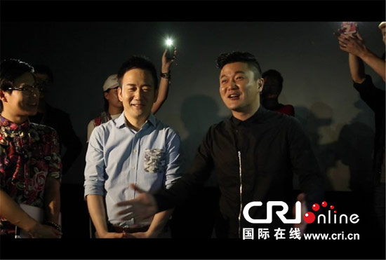 肖央王太利与观众合唱《老男孩》