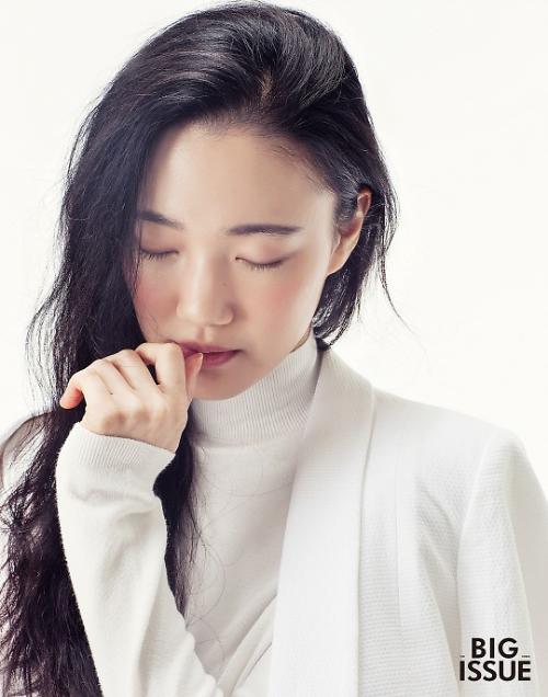 韩国版苍井优孙秀贤纯白大片展现时尚清纯气