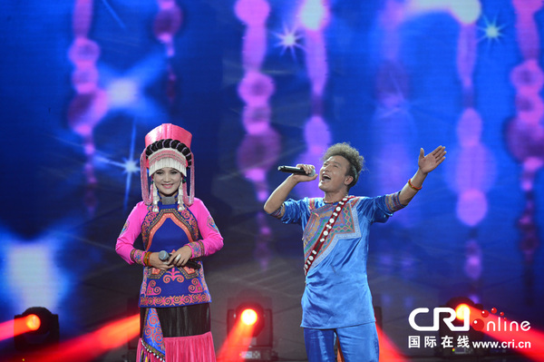 　　 冠军“表哥表妹”组合