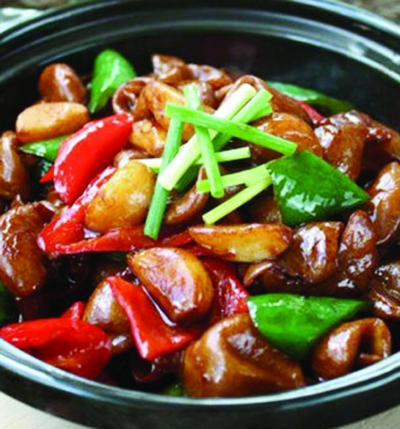 蒜子烧肥肠|尖椒|大蒜