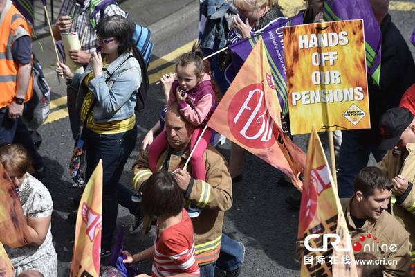 英国纽卡斯尔人口_...年7月10日,英国纽卡斯尔,工会成员及公共部门工作人员举