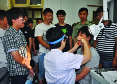 今夏征兵重点面向大学生 网上兵役登记和应征